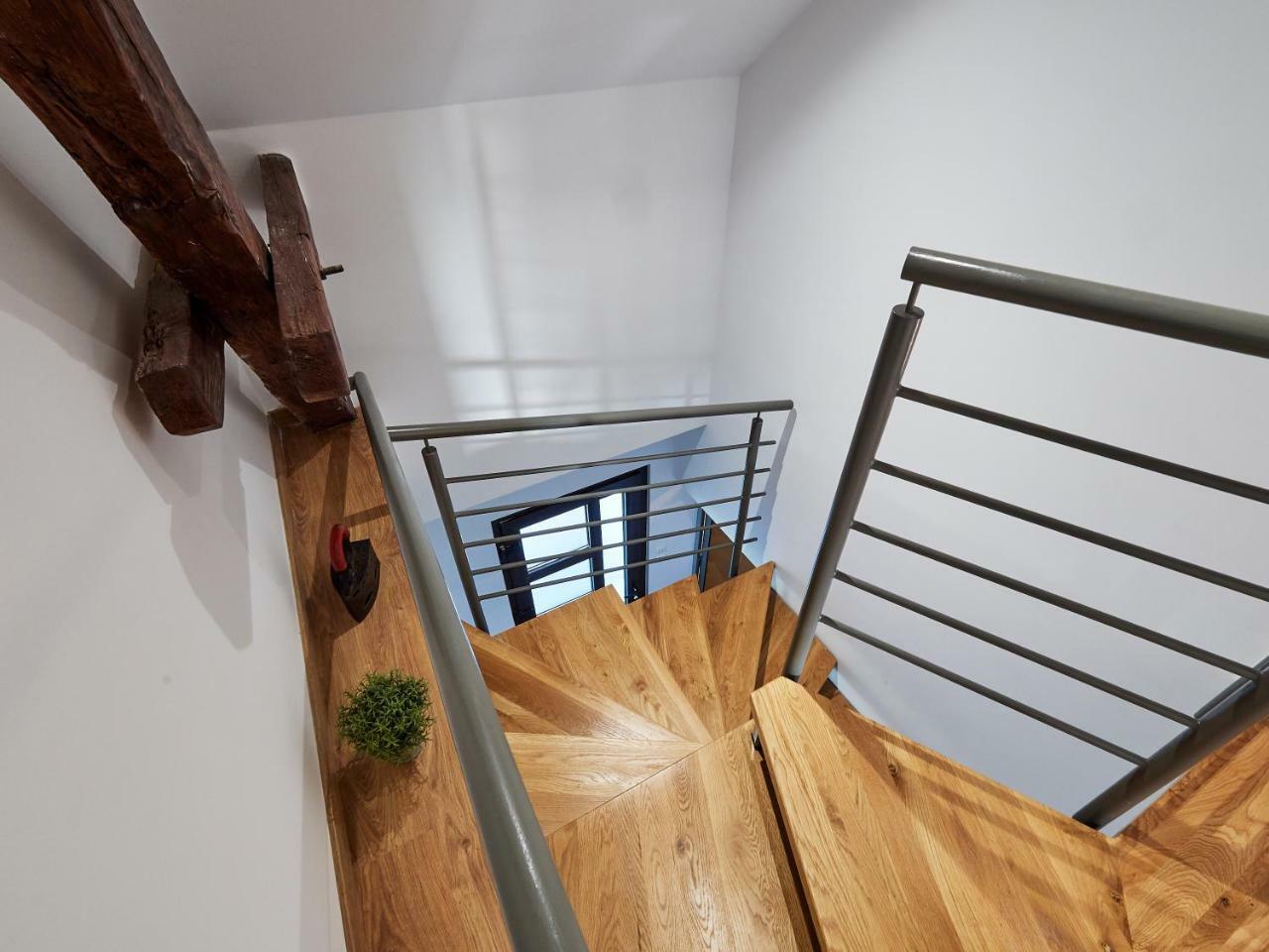 Eva Rooms & Studio Apartment 卡尔洛瓦茨 外观 照片