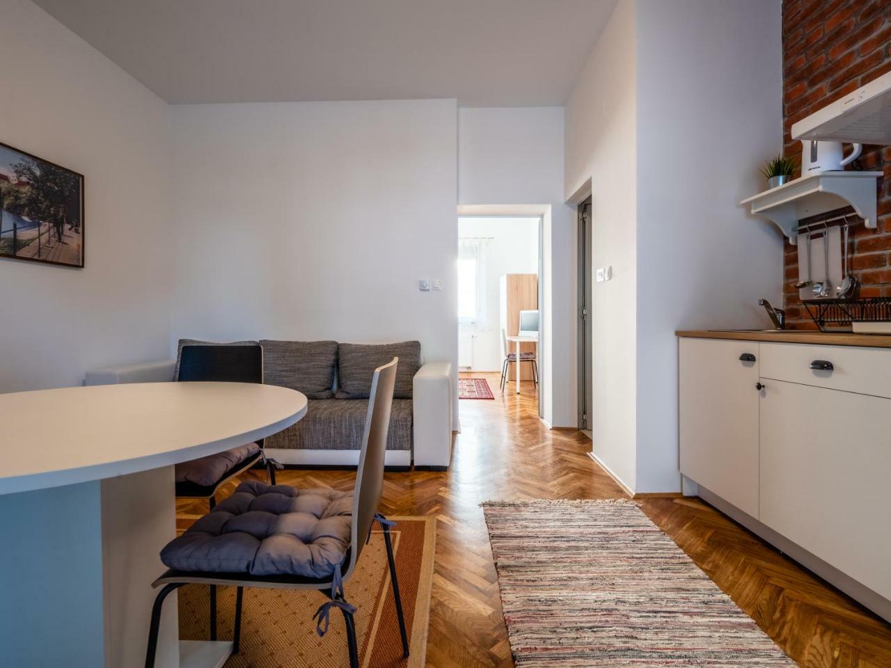 Eva Rooms & Studio Apartment 卡尔洛瓦茨 外观 照片