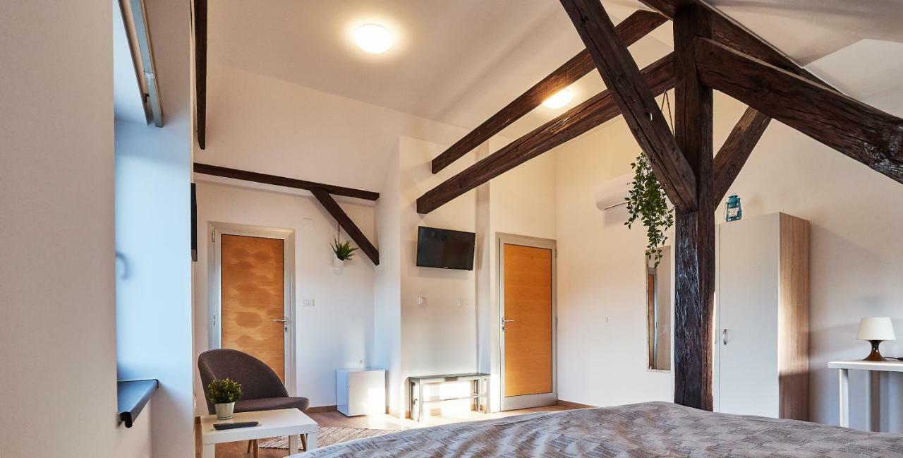 Eva Rooms & Studio Apartment 卡尔洛瓦茨 外观 照片