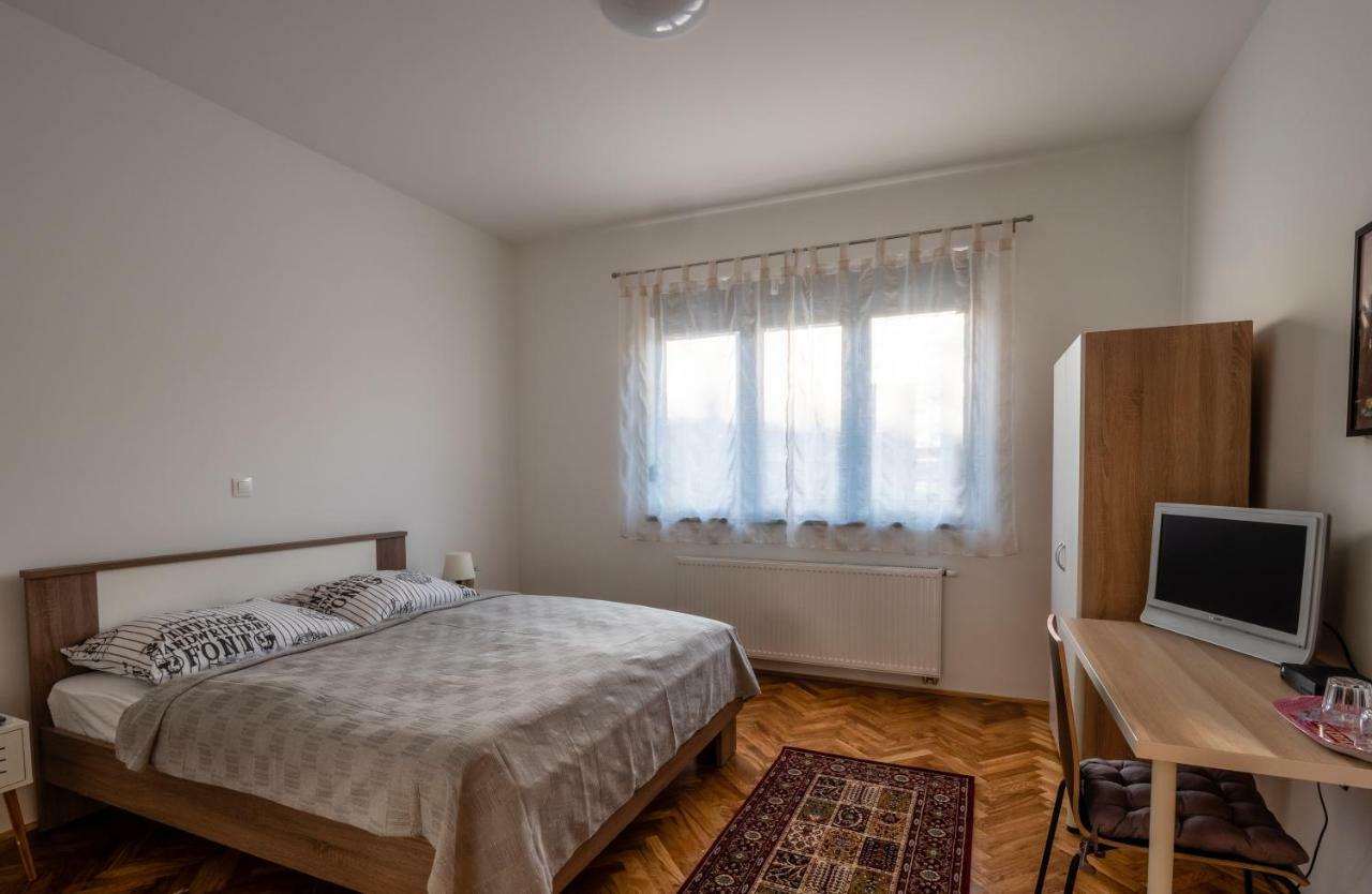 Eva Rooms & Studio Apartment 卡尔洛瓦茨 外观 照片